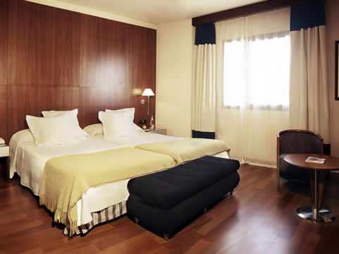 NH Viapol Hotel Seville Guest Room