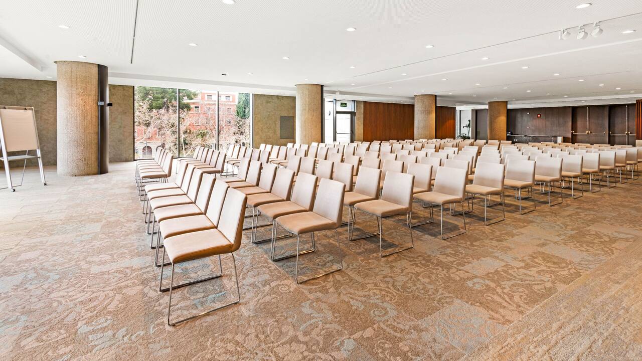 Apartment meeting facility at Grand Hyatt Barcelona arranged in theatre style